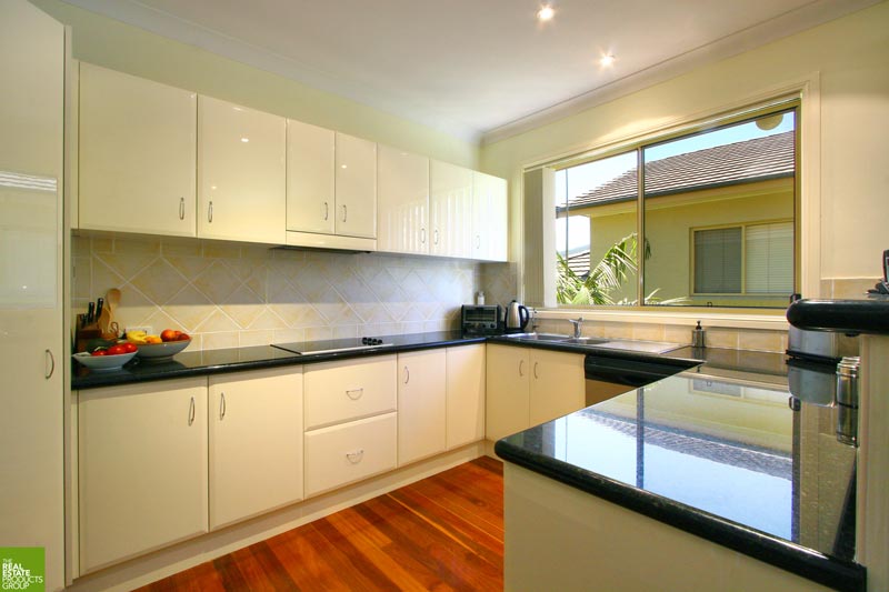 IMPRESSIVE FAMILY HOME Picture 2