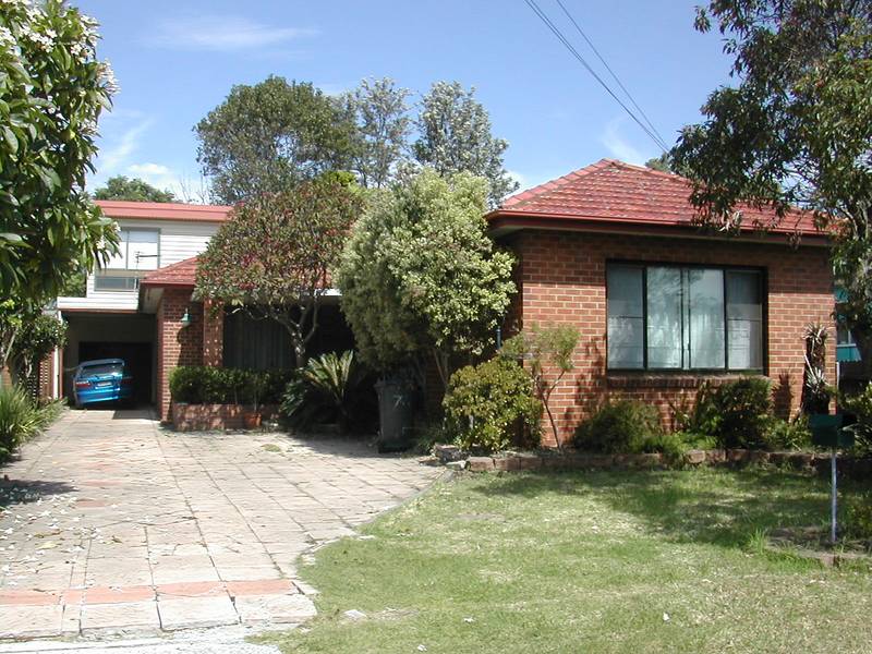 Classic Home in Gwynneville! Picture 1