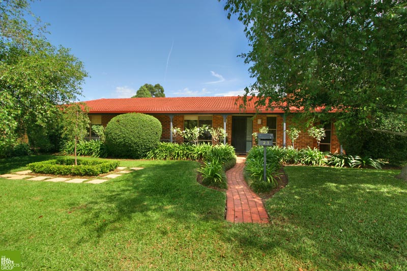 Immaculate Family Home! Picture 2