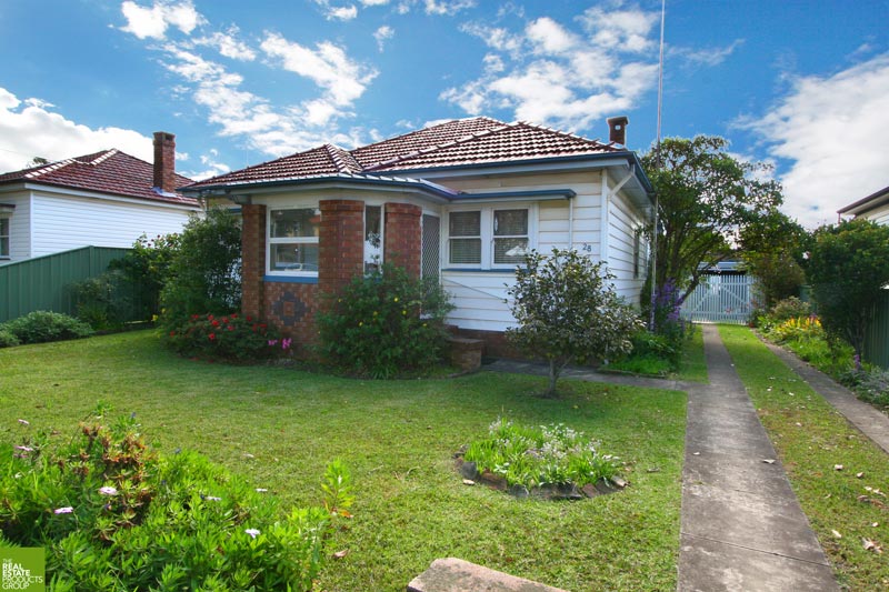 Charming weatherboard home Picture 2