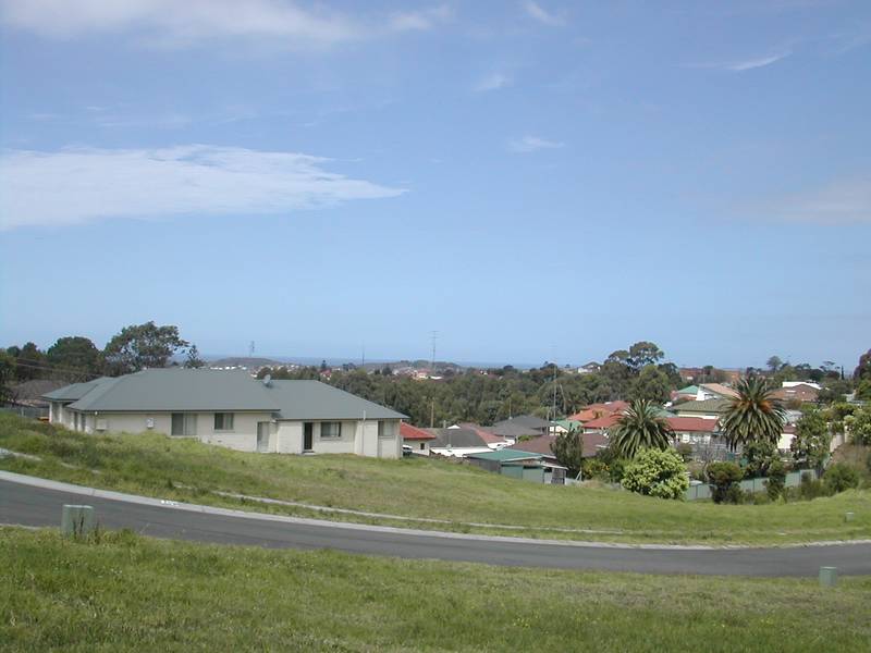 Brand New Executive Home! Picture 2