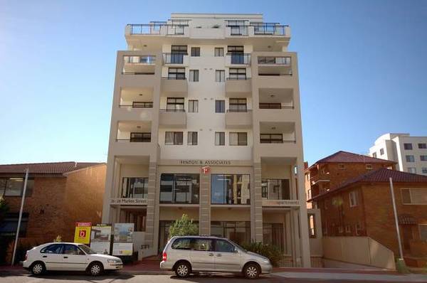 STYLISH APARTMENT CLOSE TO CBD AND BEACHES Picture 1