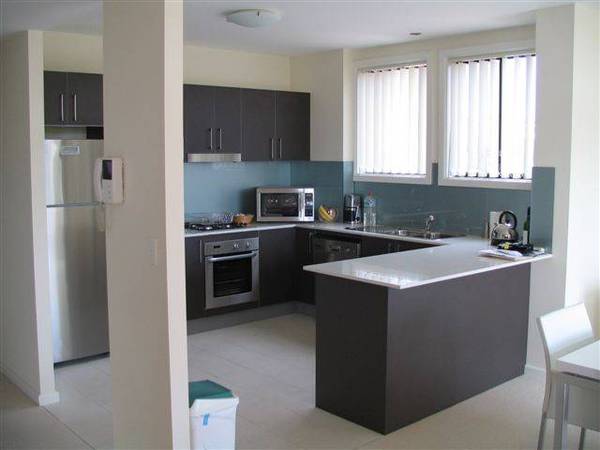 STYLISH APARTMENT CLOSE TO CBD AND BEACHES Picture 3