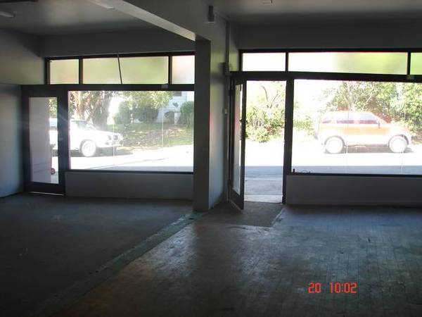 FRESHLY PAINTED SHOP! Picture 2