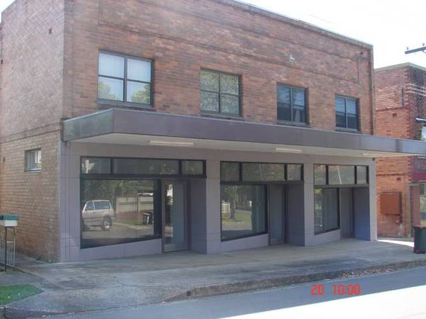 FRESHLY PAINTED SHOP! Picture 1