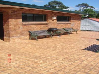 TIDY 2 BEDROOM UNIT! Picture
