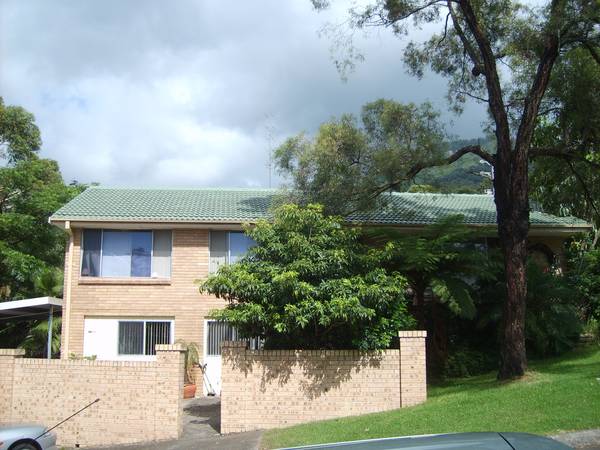 LOCATED IN A PREMIER CORNER LOCATION Picture 3