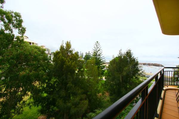 WOLLONGONG'S PREMIER LOCATION OPPOSITE BOAT HARBOUR Picture 3
