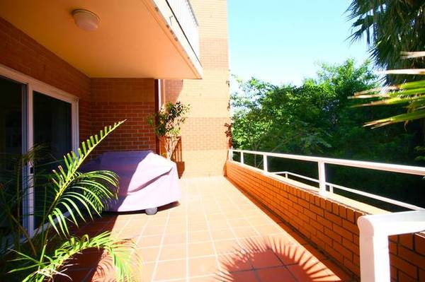 CENTRALLY LOCATED TWO BEDROOM UNIT Picture 3