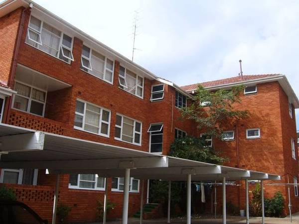 IDEAL UNIT! Picture 1