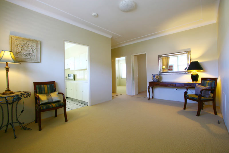 AN ENVIABLE LIFESTYLE CLOSE TO BEACH & CAFES Picture 3