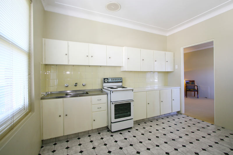 AN ENVIABLE LIFESTYLE CLOSE TO BEACH & CAFES Picture 2