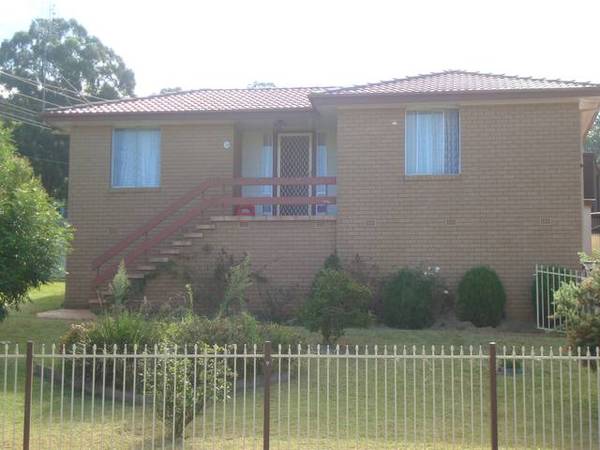 LARGE 3 BEDROOM HOME! Picture 1