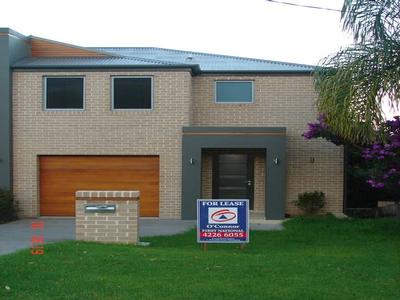 TRI LEVEL 3 BEDROOM HOME! Picture