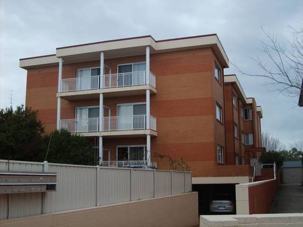 MODERN UNIT IN THE HEART OF WOLLONGONG!! Picture 1
