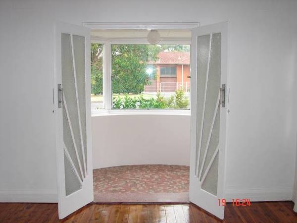 LARGE 3 BEDROOM HOME! Picture 3