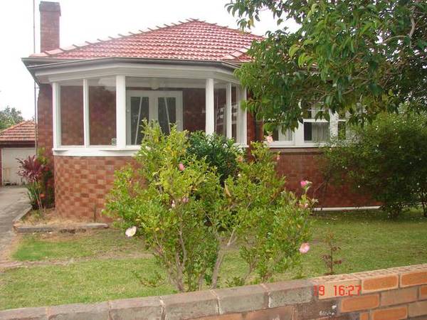 LARGE 3 BEDROOM HOME! Picture 2