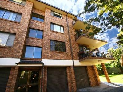 MINUTES FROM THE CBD, BEACHES AND CITY LIVING Picture