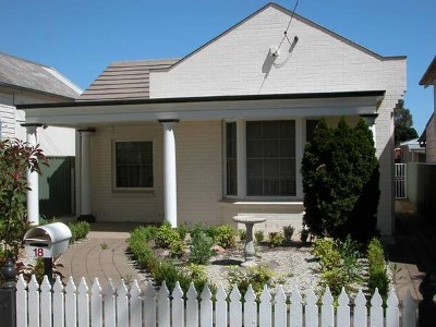 Large Central Family Home Picture