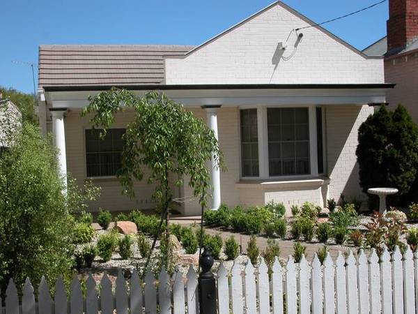 Large Central Family Home Picture 2