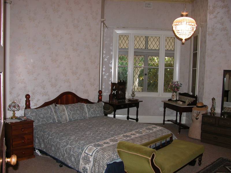 ONE PICTURE EQUALS A THOUSAND WORDS Picture 2