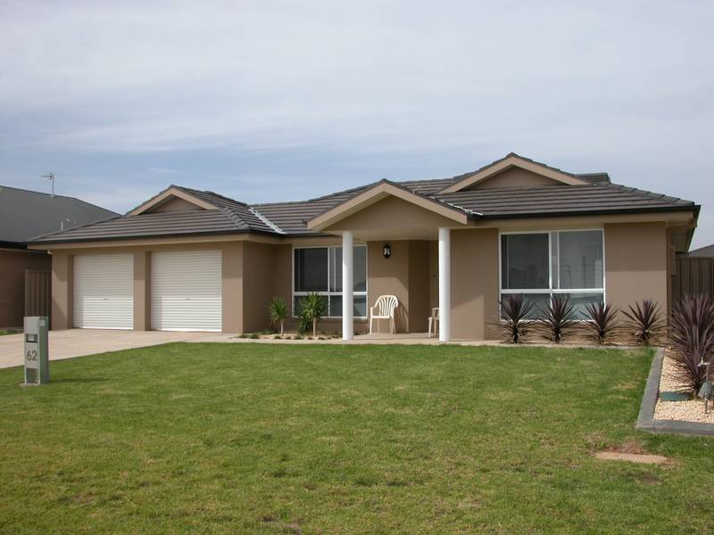 FOUR BEDROOM HOME - GLENFIELD Picture 1