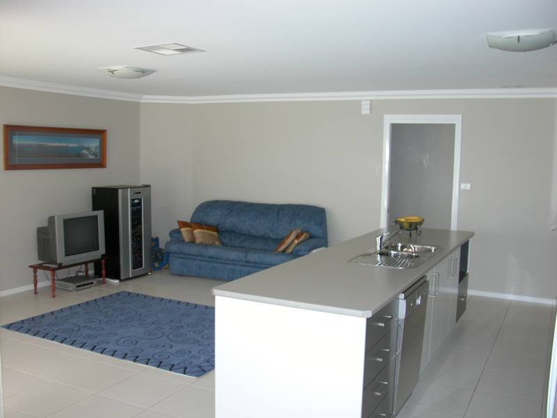 FOUR BEDROOM HOME - GLENFIELD Picture 2