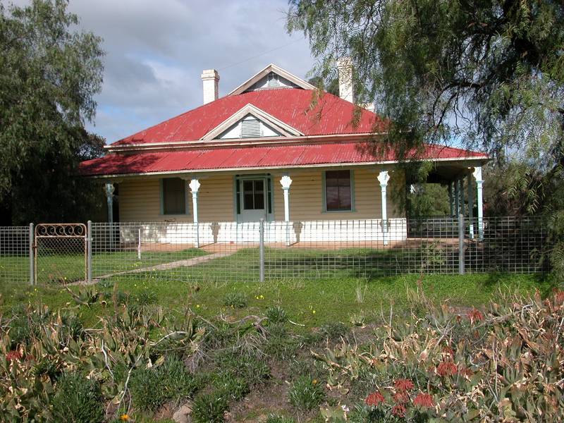 Enjoy the Country Lifestyle! Picture 1