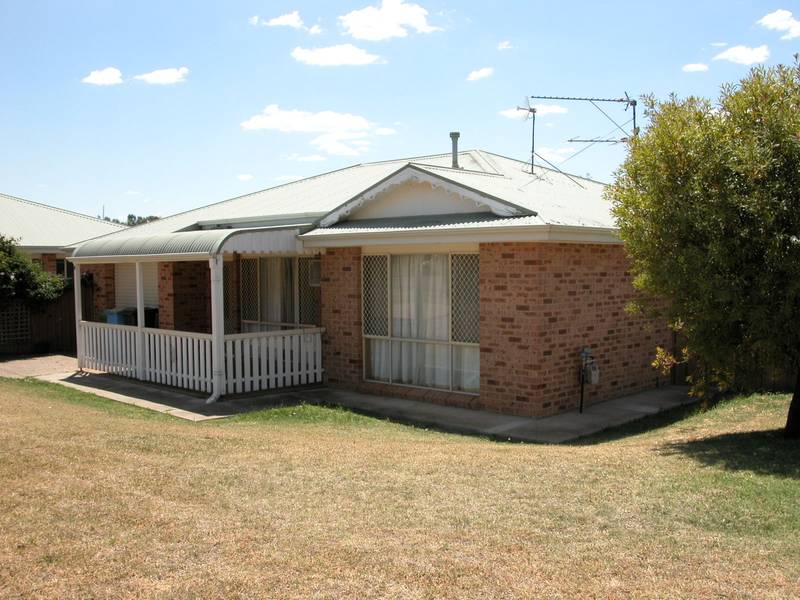 Modern Forest Hill Unit Picture 1