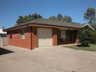 FREE STANDING UNIT ! Picture 1