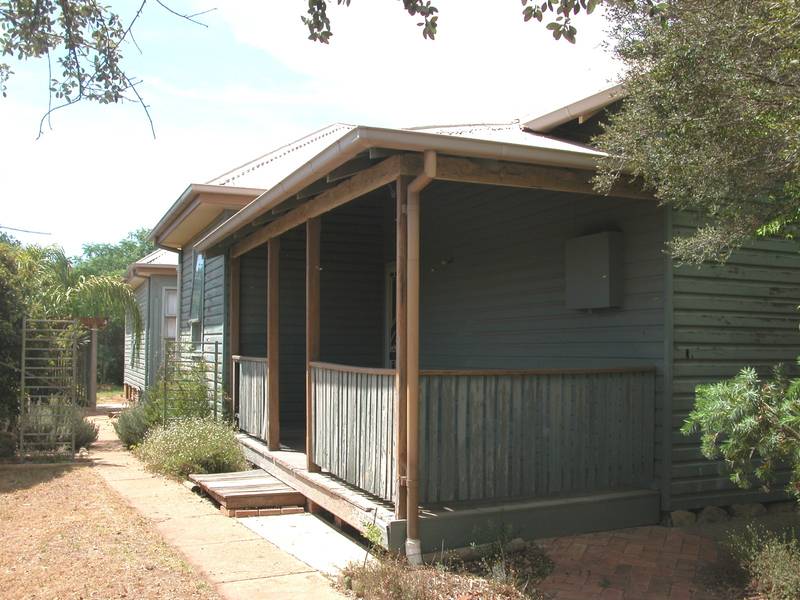 FOUR BEDROOMS, TURVEY PARK Picture 2