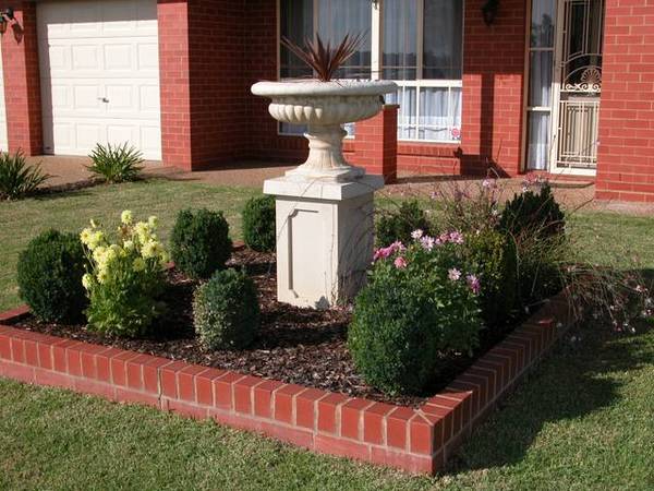 BEAUTIFULLY PRESENTED CLASSICAL HOME ! Picture