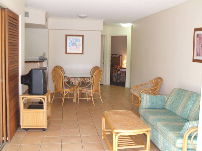 Large Alex Beach 2 bedroom apartment Picture 3