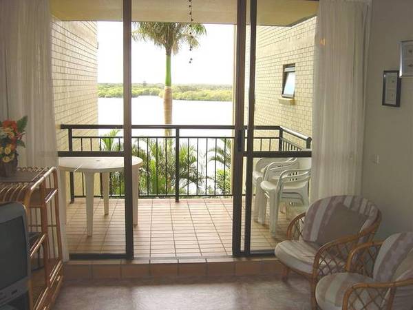 Riverfront Apartment - Immediate Sale Required Picture Riverfront Apartment - Immediate Sale Required Picture