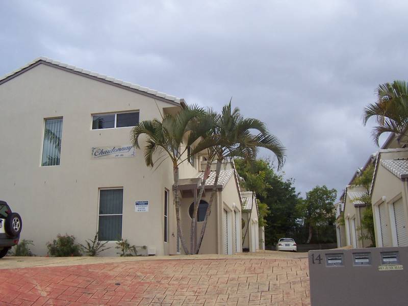 Walk to Maroochydore Central - Chardonnay Picture 1