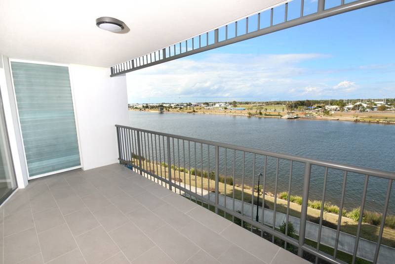 Brand New Waterfront Apartment Picture 1