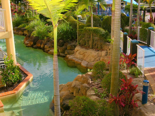 Beach Front Apartment - Alex Headland Picture 3