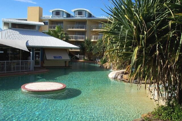 Beach Front Apartment - Alex Headland Picture 2