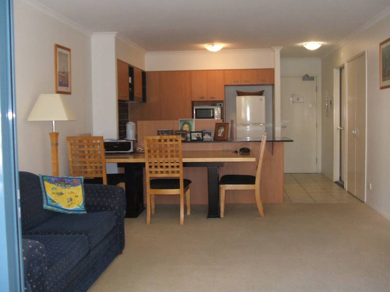 LARGE MODERN ALEX APARTMENT Picture 2