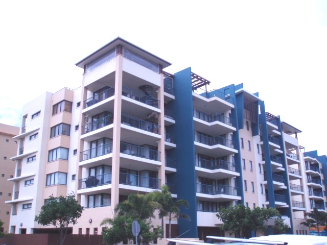 LARGE MODERN ALEX APARTMENT Picture 1