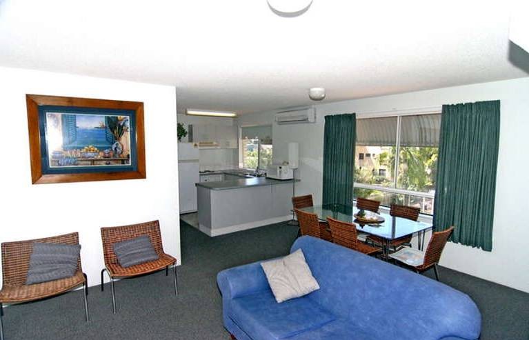 ONLY METRES TO THE BEACH... Picture 3