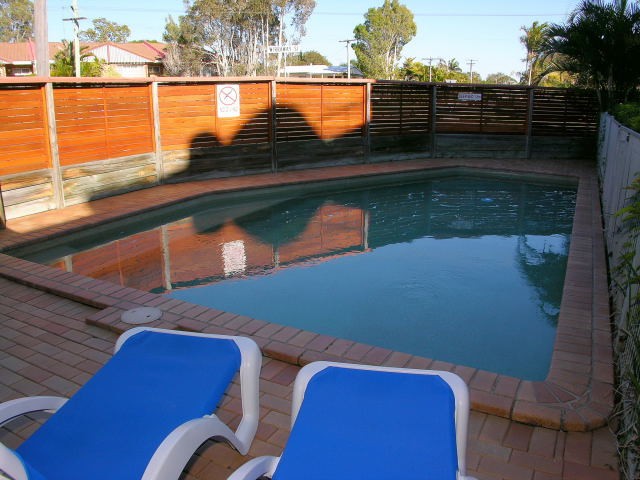 ONLY METRES TO THE BEACH... Picture 2