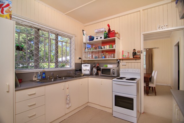 REMOVE OR RENOVATE? IT'S YOUR CHOICE! Picture 2