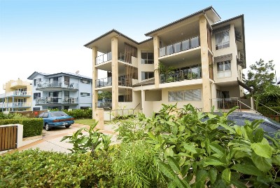 Elegant Riverfront Penthouse Picture