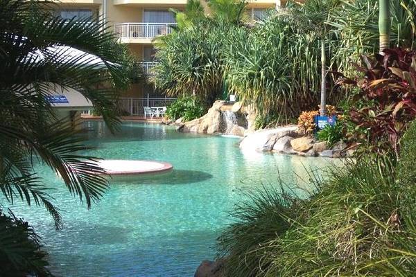 Alex Beachfront Apartment with Large Courtyard Picture 1