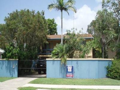 Large Family Home by the Beach Picture