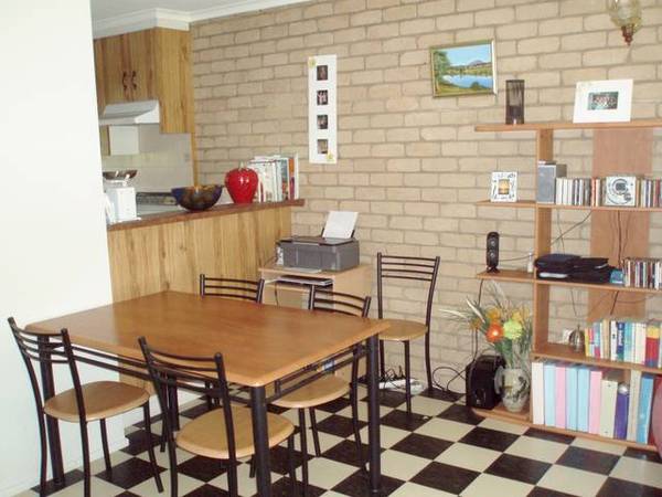 Large 2 Bedroom Apartment in an Awesome Location Picture 3