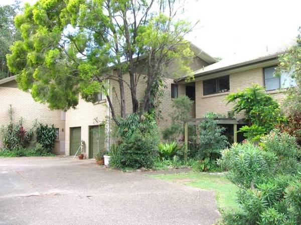 Large 2 Bedroom Apartment in an Awesome Location Picture 1