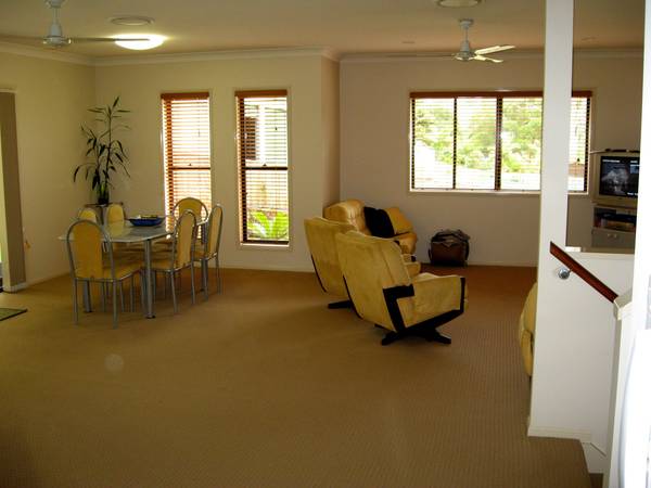 Deluxe Living Picture 3