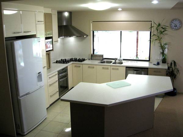 Deluxe Living Picture 1